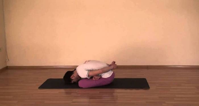 Yoga Mudrasana (Psychic Union Pose) steps, precautions and benefits